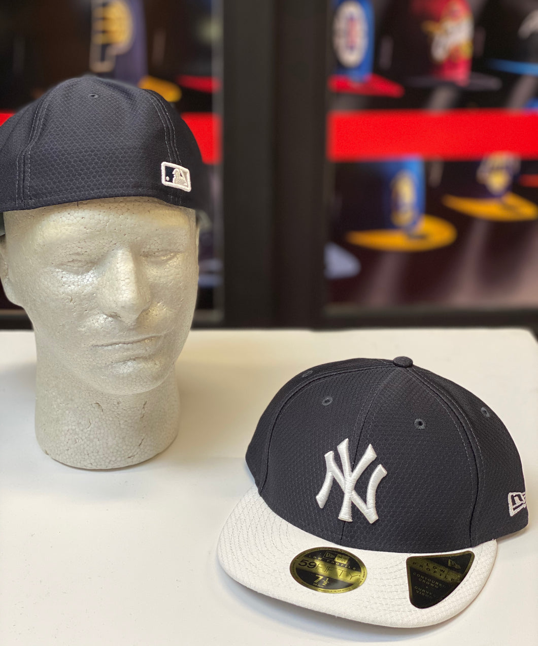 NEW YORK YANKEES CONTOURED CROWN NEW ERA FITTED