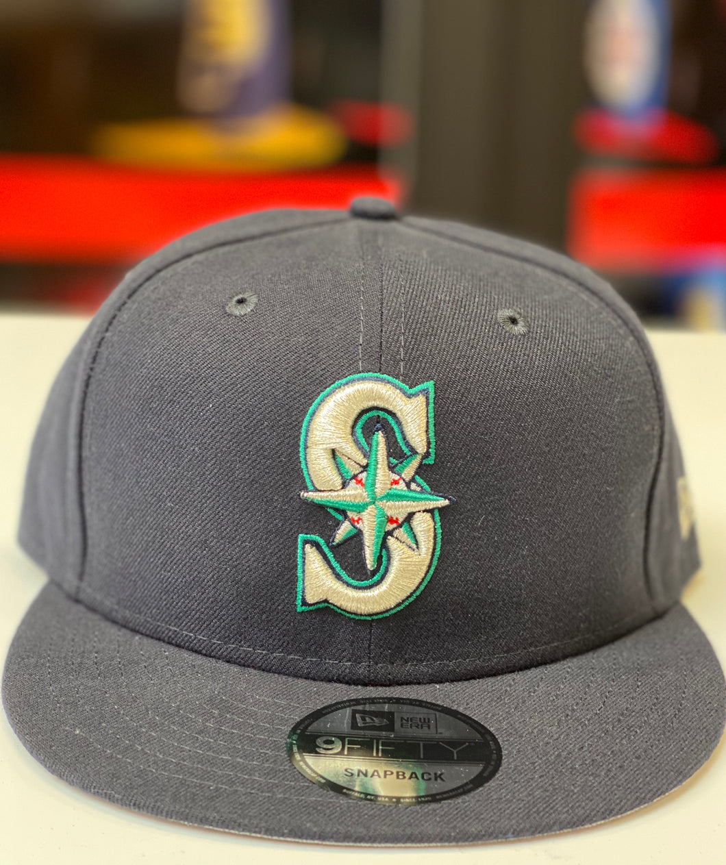 SEATTLE MARINERS NAVY BLUE AND SILVER SNAPBACK