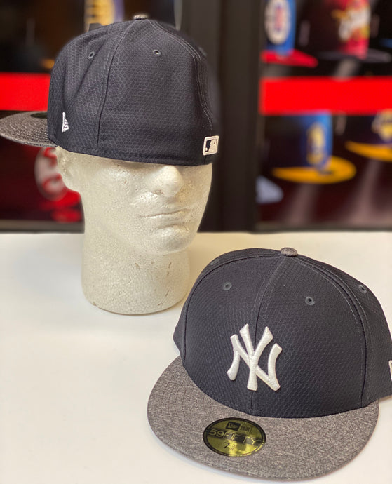 NEW YORK YANKEES GRAY WITH NAVY BLUE NEW ERA FITTED